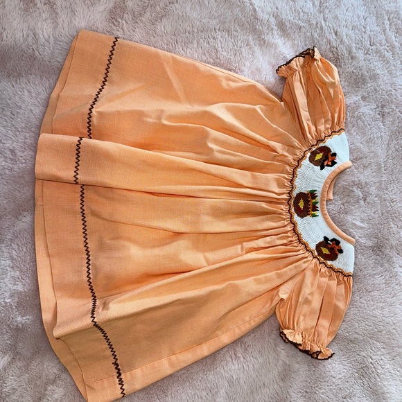 SMOCKED TURKEY BISHOP - Picture 5 of 6